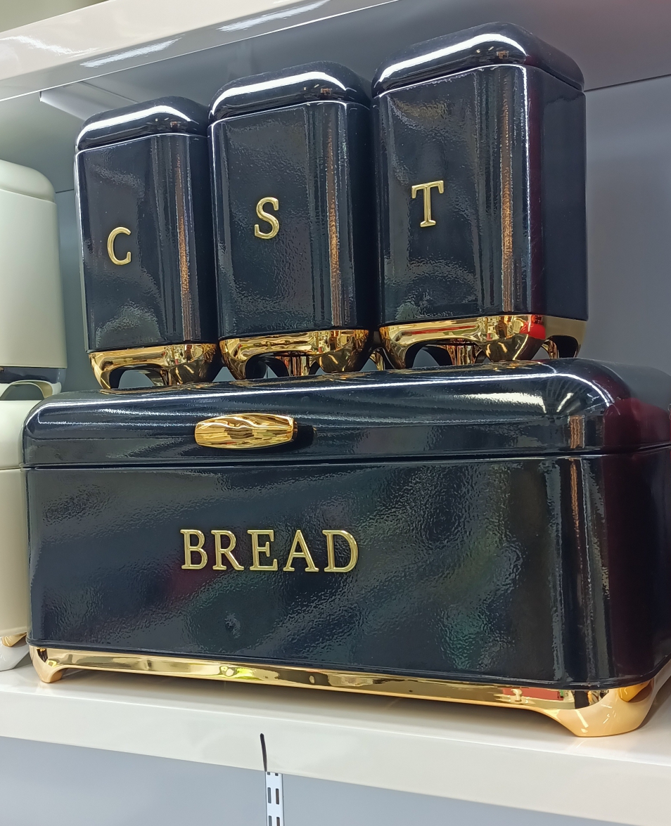 Untitledgoldblack